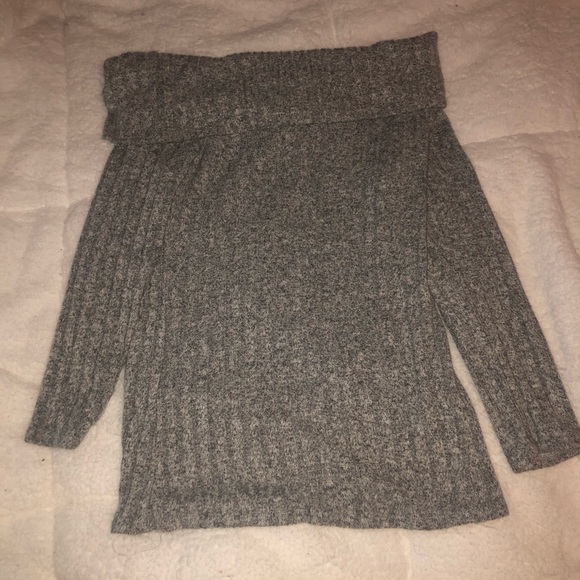 off shoulder shirt - Picture 2 of 3